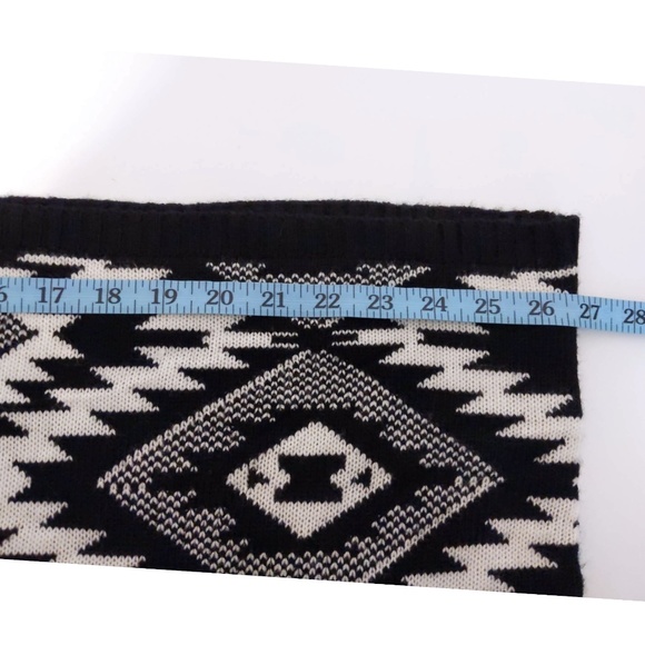 Forever 21 Knitted B&W Batwing Kaftan… - Picture 7 of 9